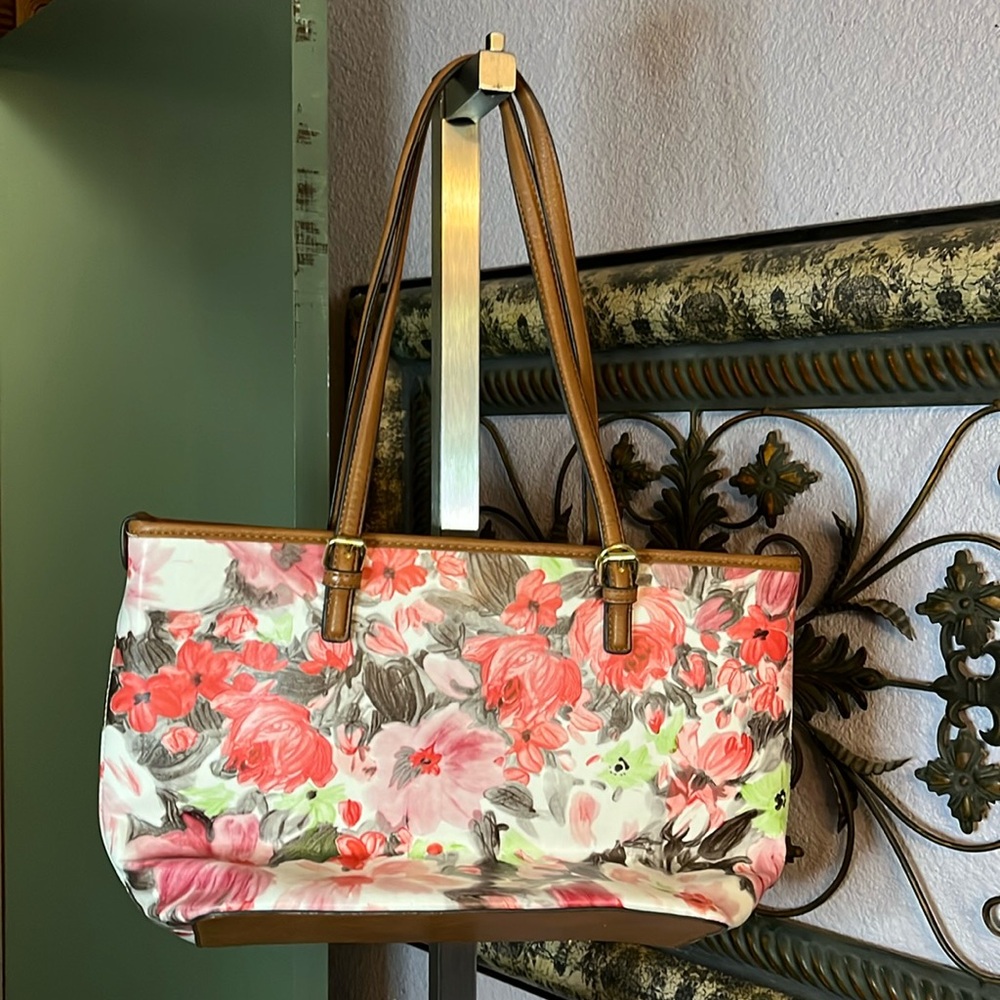 EUC Bueno Bag - Floral Shoulder Bag- lots organization